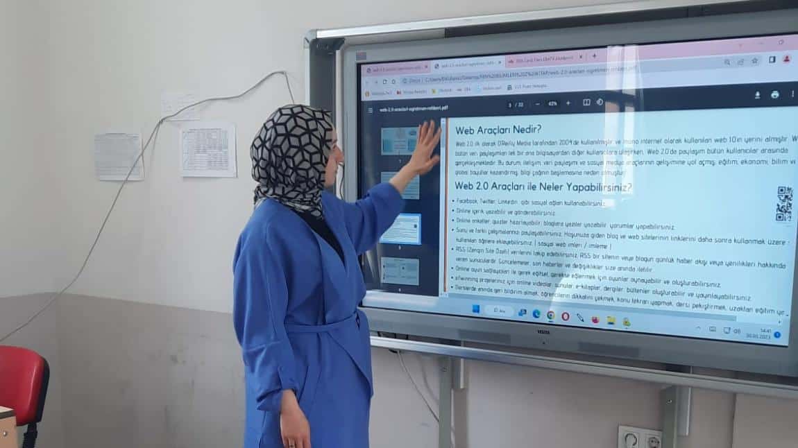 Okulumuz İngilizce öğretmeni Hilal ARVAS tarafından Web araçları, dijital beceriler ve platformlar ve e-içeriklerin etkin kullanımı konusunda öğretmenlerimize seminer düzenlenmiştir.